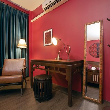 Caiyong Hometel & Cafe'S Studio Bangkok Esterno foto