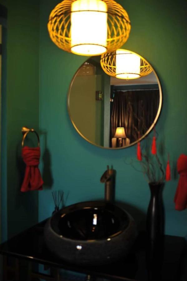 Caiyong Hometel & Cafe'S Studio Bangkok Esterno foto
